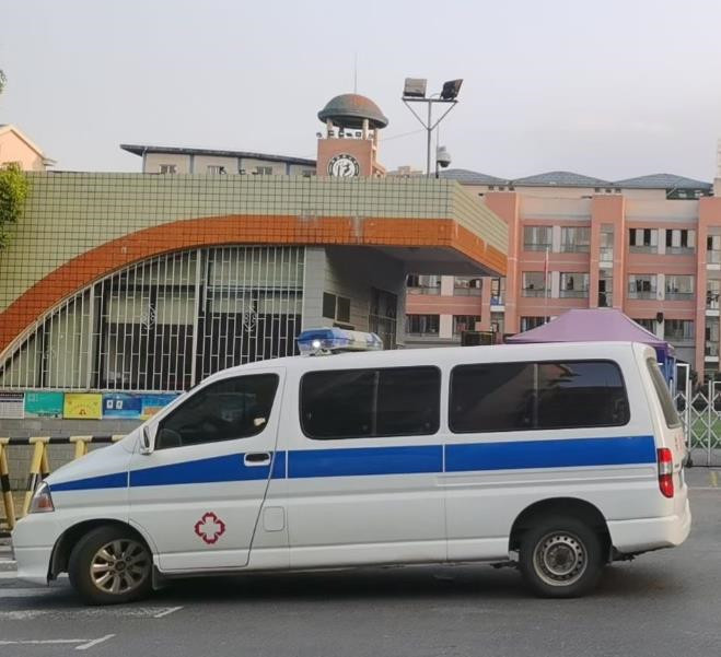 翁源救护车出租护送骨折病人一公里多少钱